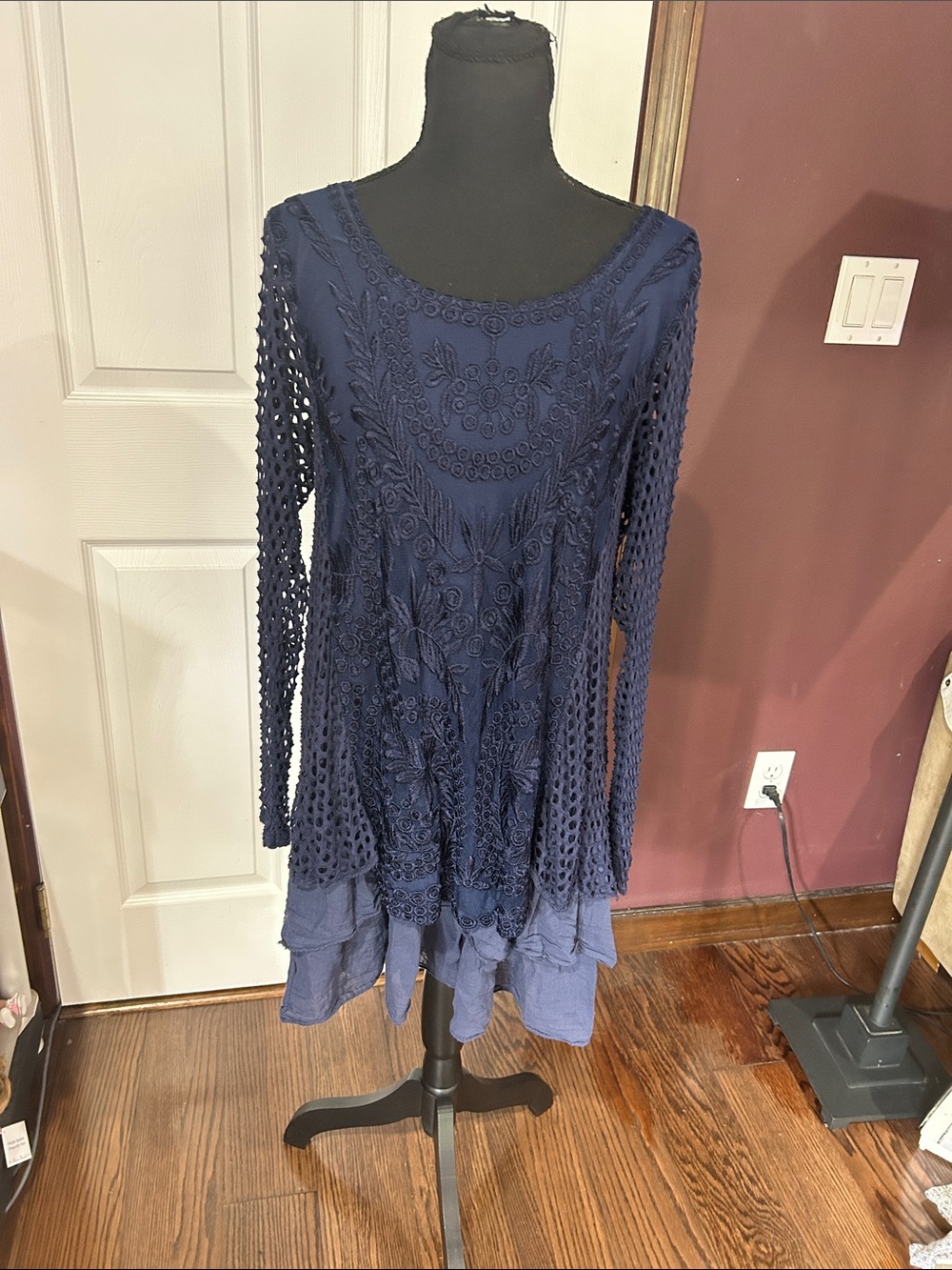 Saks Fifth Avenue Navy Blue Long-Sleeve Embroidered Crochet boho Italy dress M